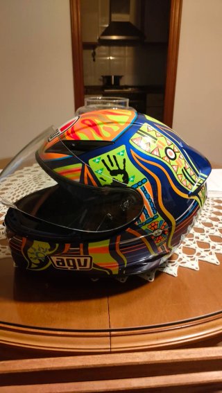 AGV K-3 SV Valentino Rossi Five Continents