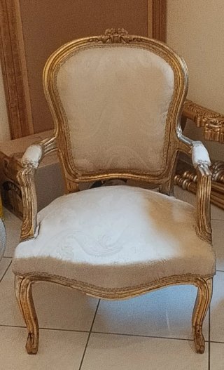 Poltrona classica beige e oro