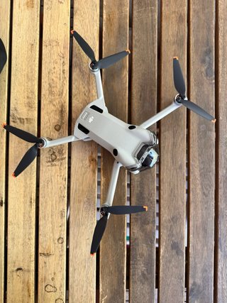 Dron DJI Mini 4 Pro con pantalla