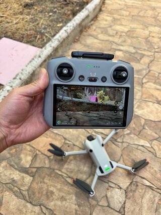 Dron DJI Mini 4 Pro con pantalla