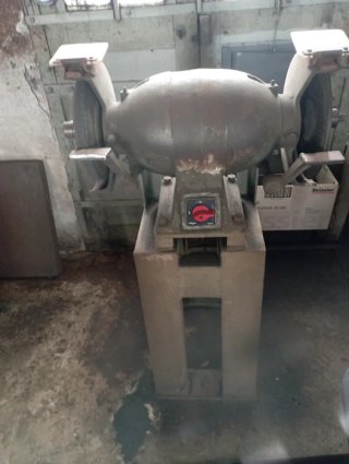 Amoladora industrial con pie