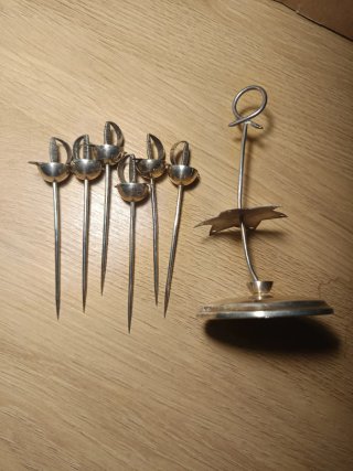 Juego de espadas decorativas