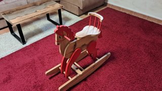 Caballito de madera para niños