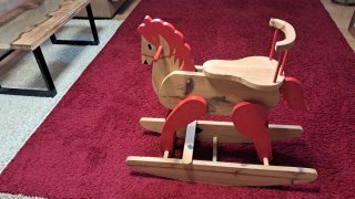 Caballito de madera para niños