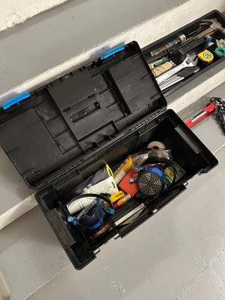 Caja de herramientas con accesorios