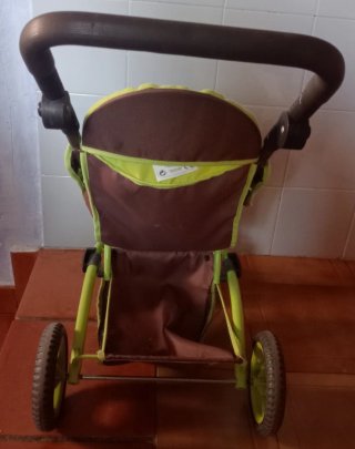 Coche de muñecas plegable