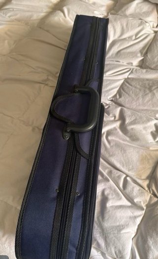 Violín con estuche y arco