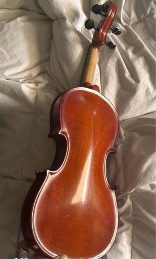 Violín con estuche y arco