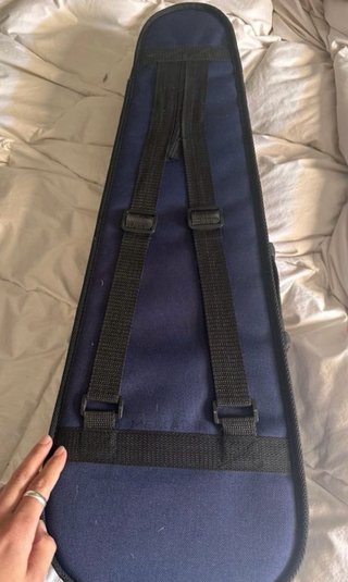 Violín con estuche y arco