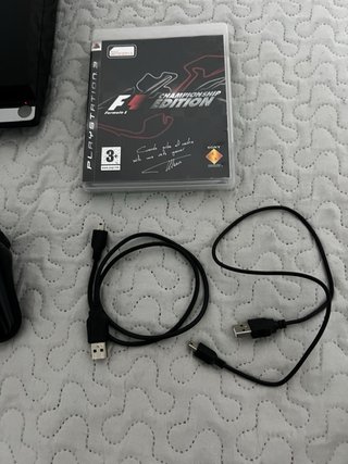 PS3 Slim con 2 mandos y 1 juego