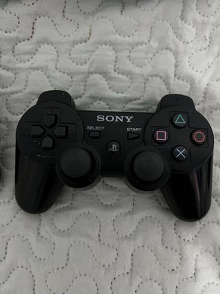 PS3 Slim con 2 mandos y 1 juego