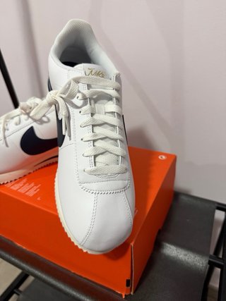 Nike Cortez Blancas y Azul Marino