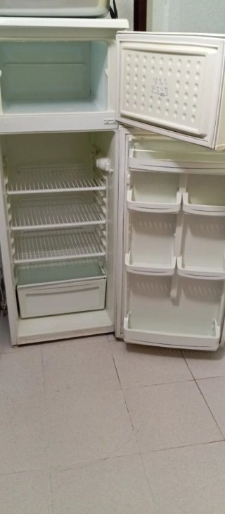 Nevera blanca con congelador