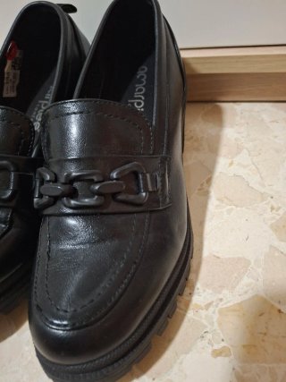 Mocasines negros con cadena