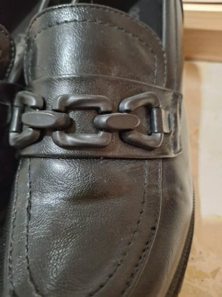 Mocasines negros con cadena