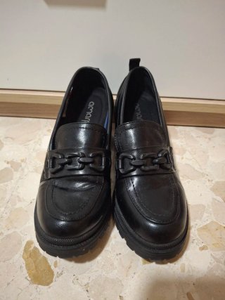 Mocasines negros con cadena