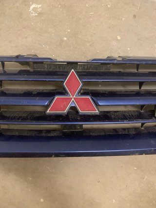 Calandra Mitsubishi montero DID