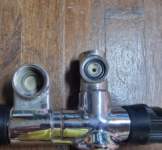 Grifo para botella de buceo cromado