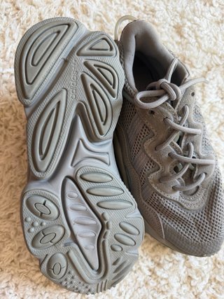 Zapatillas Adidas grises sin usar