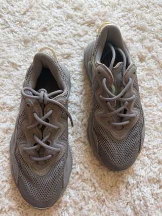 Zapatillas Adidas grises sin usar
