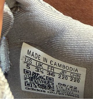 Zapatillas Adidas grises sin usar