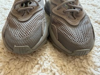 Zapatillas Adidas grises sin usar