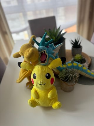 Peluches Pokémon: Pikachu, Dragonite y Gyarados
