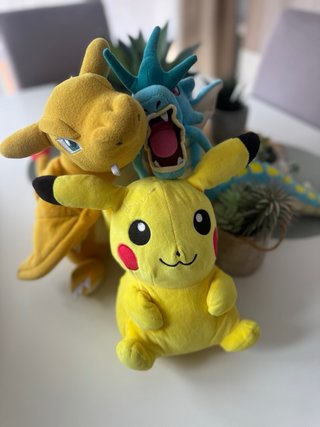 Peluches Pokémon: Pikachu, Dragonite y Gyarados