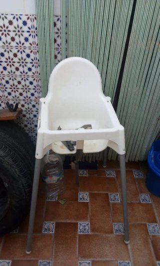 Trona de bebé blanca