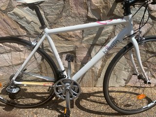 Bicicleta Btwin de carretera blanca