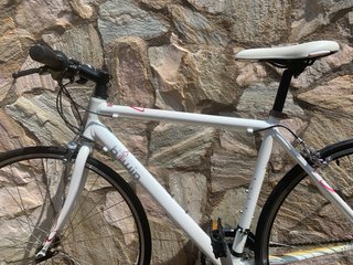 Bicicleta Btwin de carretera blanca