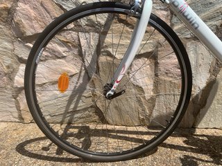 Bicicleta Btwin de carretera blanca