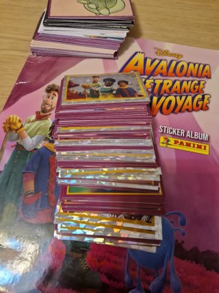 Álbum y 144 cromos Avalonia Mundo Extraño