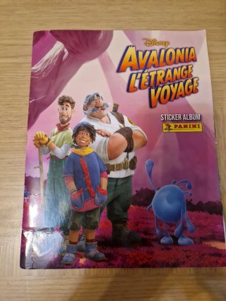 Álbum y 144 cromos Avalonia Mundo Extraño