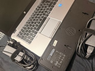 Portátil HP 240GB / 8GB Intel Core i5