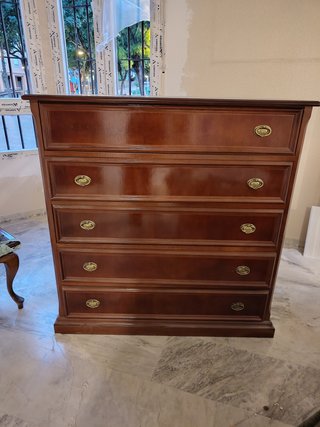 Cómoda de madera con 5 cajones