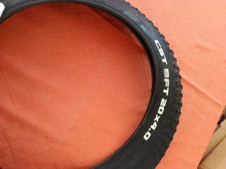 Cubierta CST BFT 20x4.0 para bici eléctrica