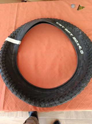 Cubierta CST BFT 20x4.0 para bici eléctrica