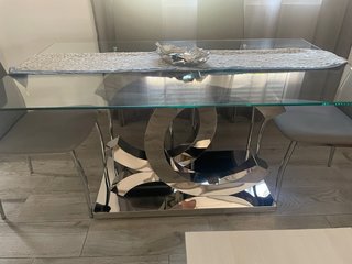 Mesa de comedor de cristal y metal channel