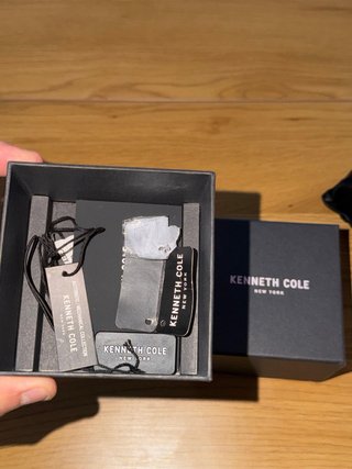 Reloj Kenneth Cole “Eskeleton” Negro y Dorado