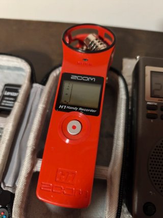 Grabadora Zoom H1 y Radio Ghost box Spirit box