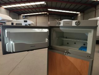 Nevera Trivalente Dometic, caravana