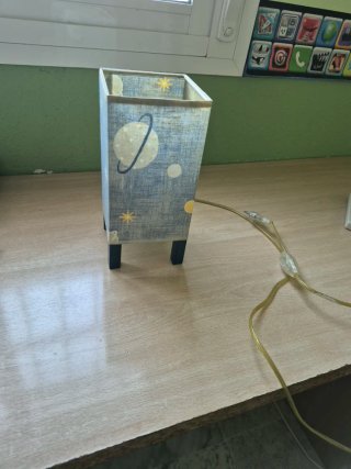 Conjunto lámpara infantil techo y mesita planetas