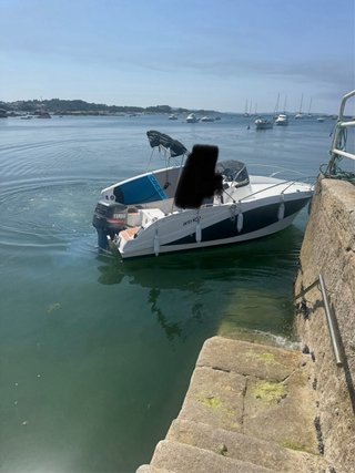 Barco de recreo WAKEBOATS 600 SUNDECK