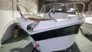 Barco de recreo WAKEBOATS 600 SUNDECK