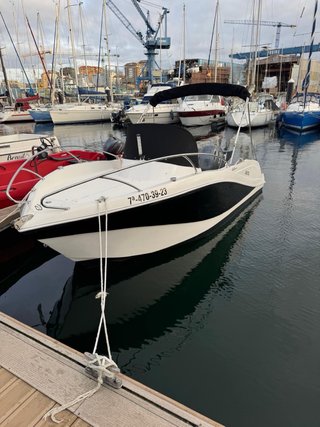 Barco de recreo WAKEBOATS 600 SUNDECK
