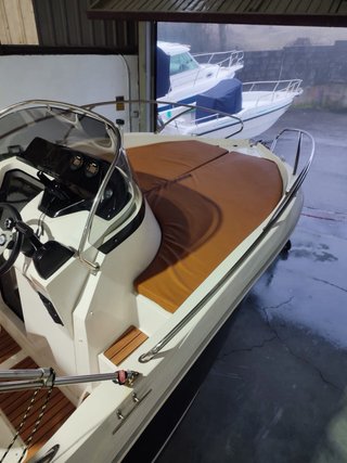 Barco de recreo WAKEBOATS 600 SUNDECK