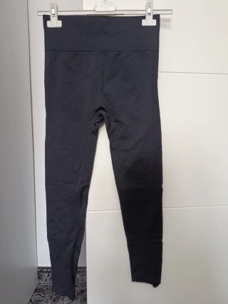Conjunto deportivo crop top y leggings