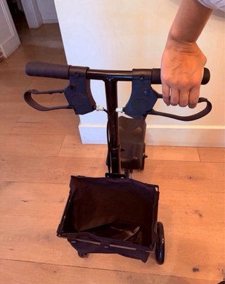 Patinete de rodilla con cesta y frenos