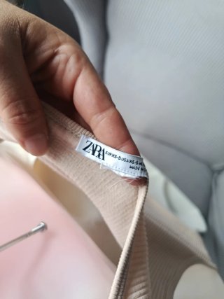 Top Zara con pedrería beige T.XS